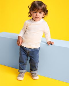 Βρεφικό μακρυμάνικο μπλουζάκι Roly Baby L/S 7203 σε λευκό χρώμα, με εκτύπωση λογοτύπου