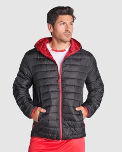 Ανδρικό αθλητικό μπουφάν softshell Roly Norway Sport 5097 σε μαύρο/κόκκινο χρώμα, με εκτύπωση λογοτύπου